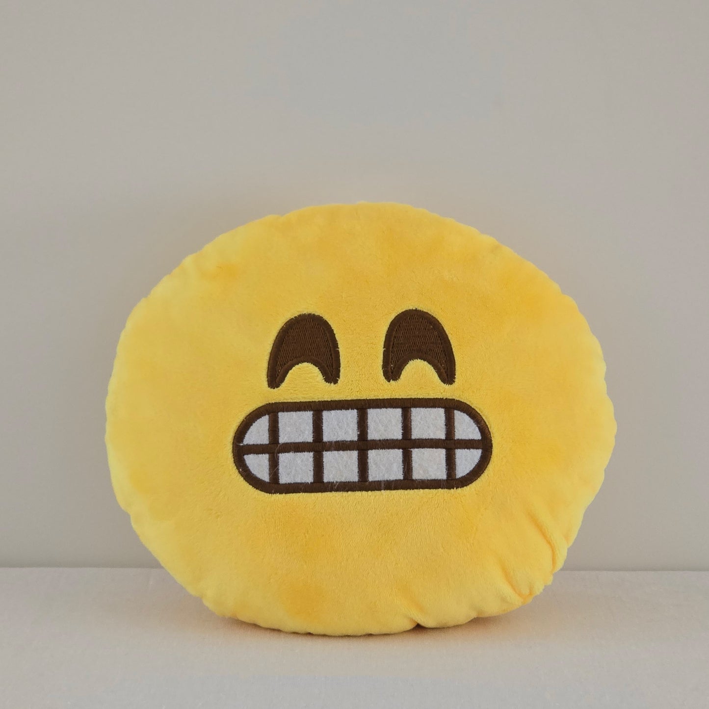 Pliušinis žaislas „Akward Emoji“ | 20 cm | Geltonas-meskiai.lt