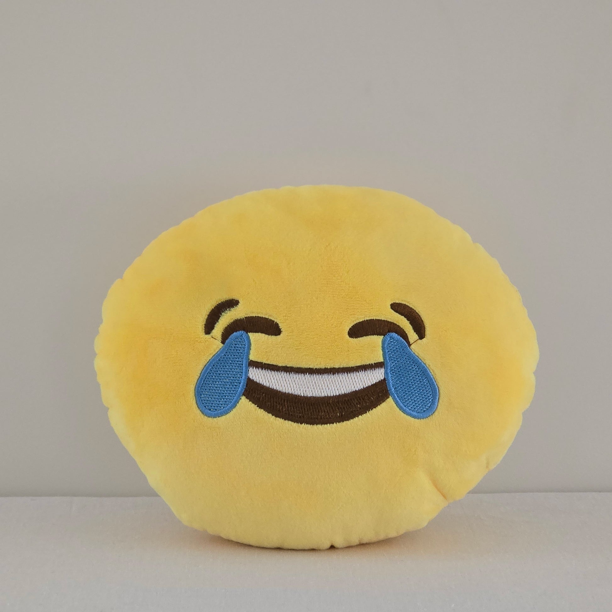 Pliušinis žaislas „Laughing Emoji“ | 20 cm | Geltonas-meskiai.lt