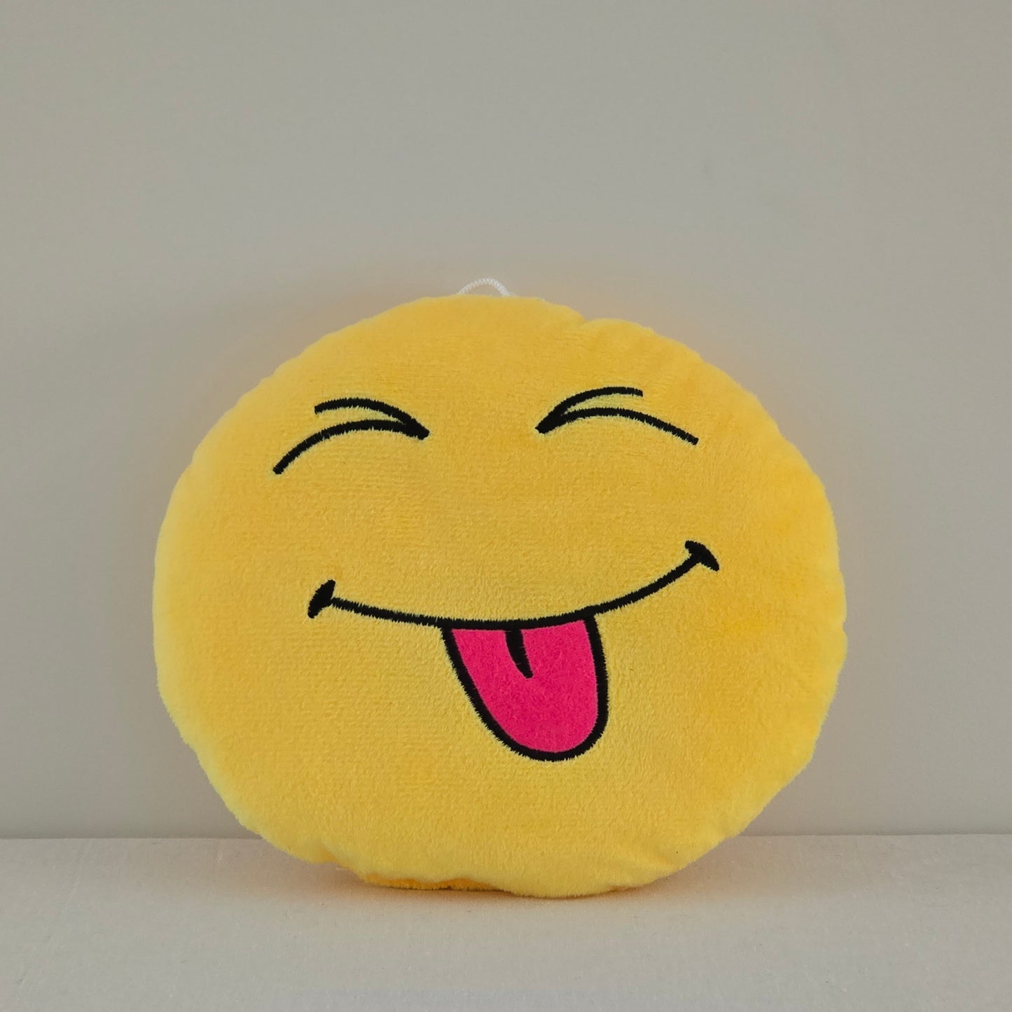 Pliušinis žaislas „Playful Emoji“ | 20 cm | Geltonas-meskiai.lt