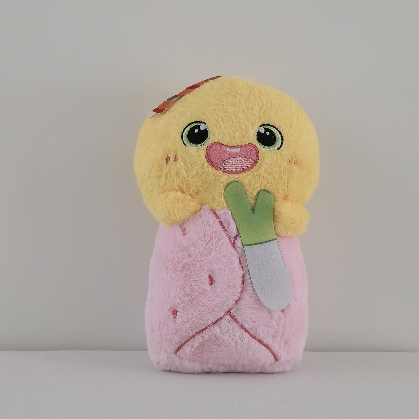 Pliušinis žaislas „Suktinis“ | 20 cm | Geltonas, rožinis-meskiai.lt