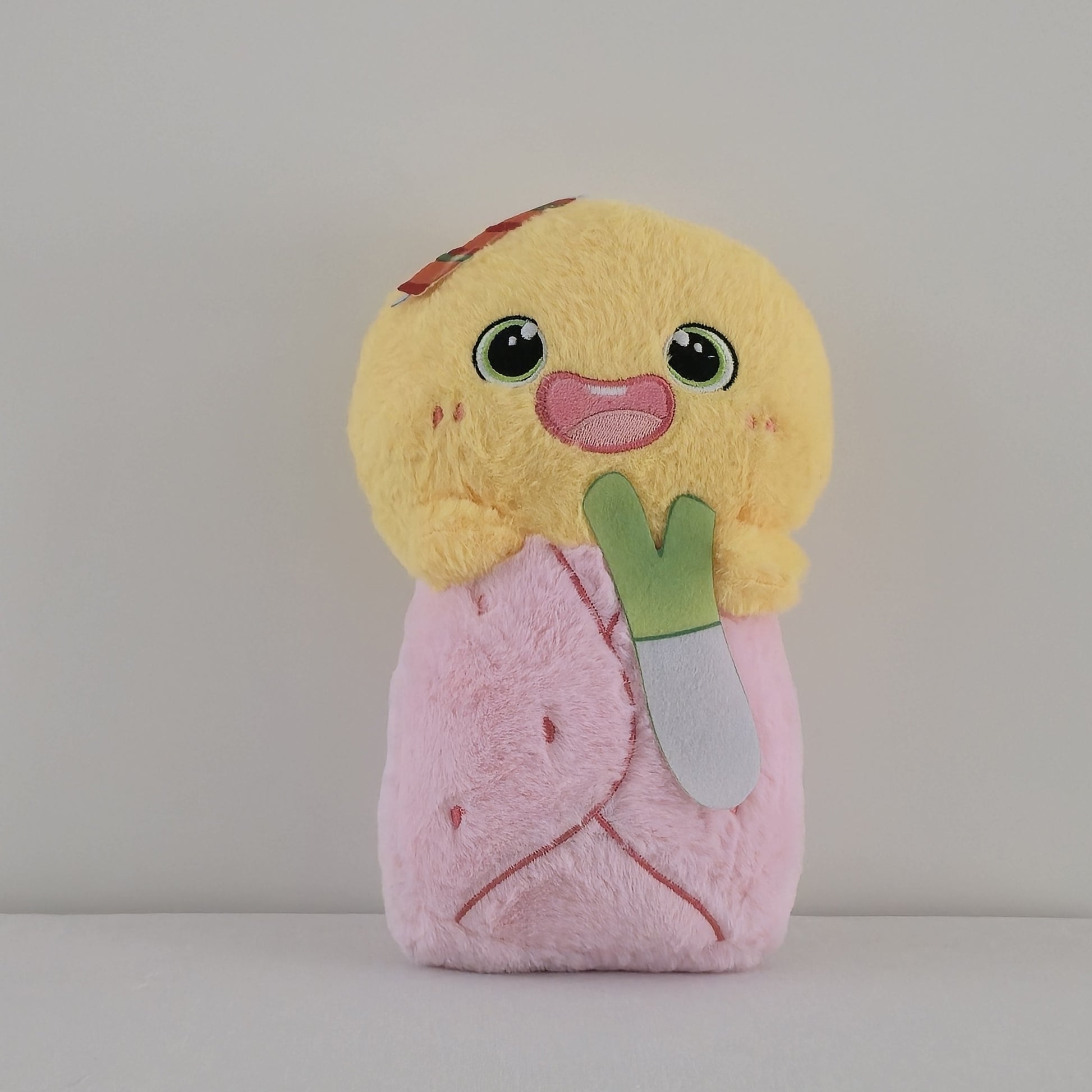 Pliušinis žaislas „Suktinis“ | 20 cm | Geltonas, rožinis-meskiai.lt